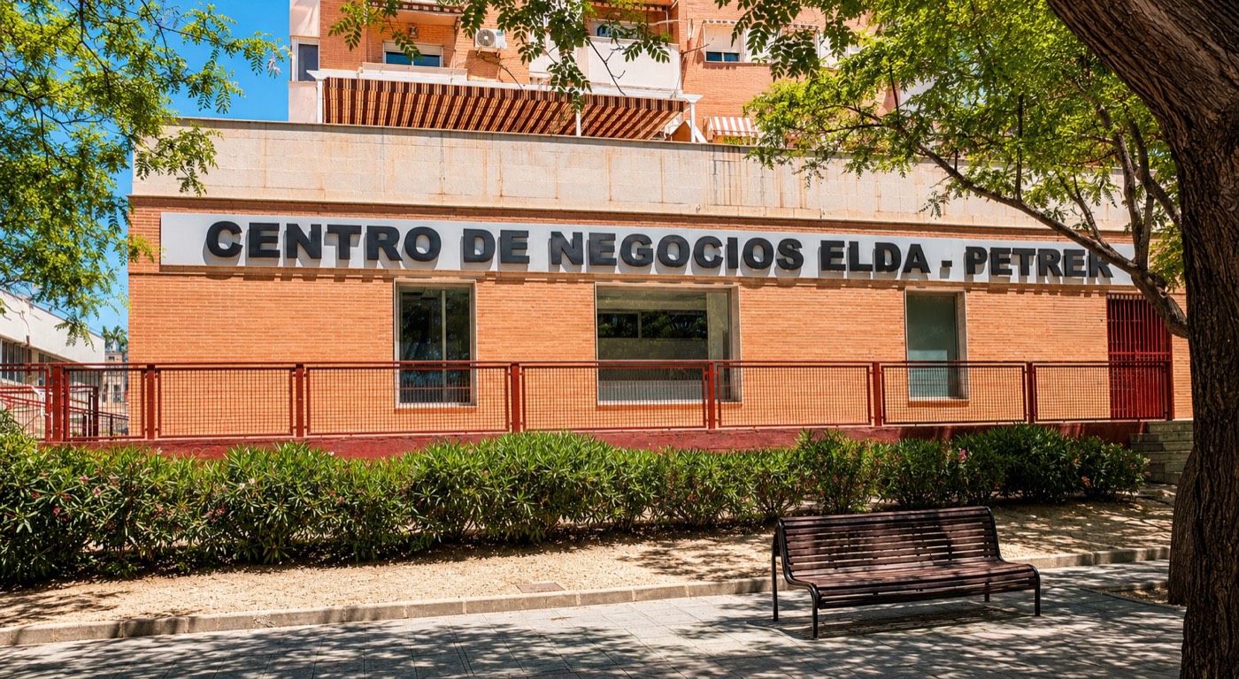 Fachada del Centro de Negocios Elda-Petrer en Plaza Ejércitos, Elda