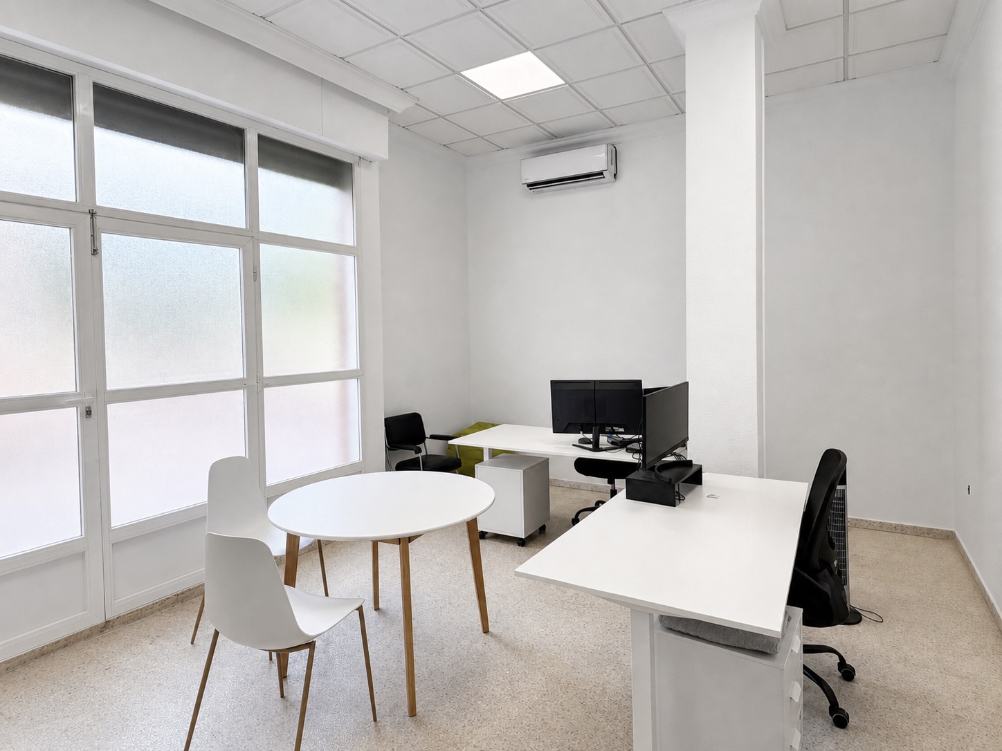 Oficina equipada para equipos en el Centro de Negocios Elda-Petrer
